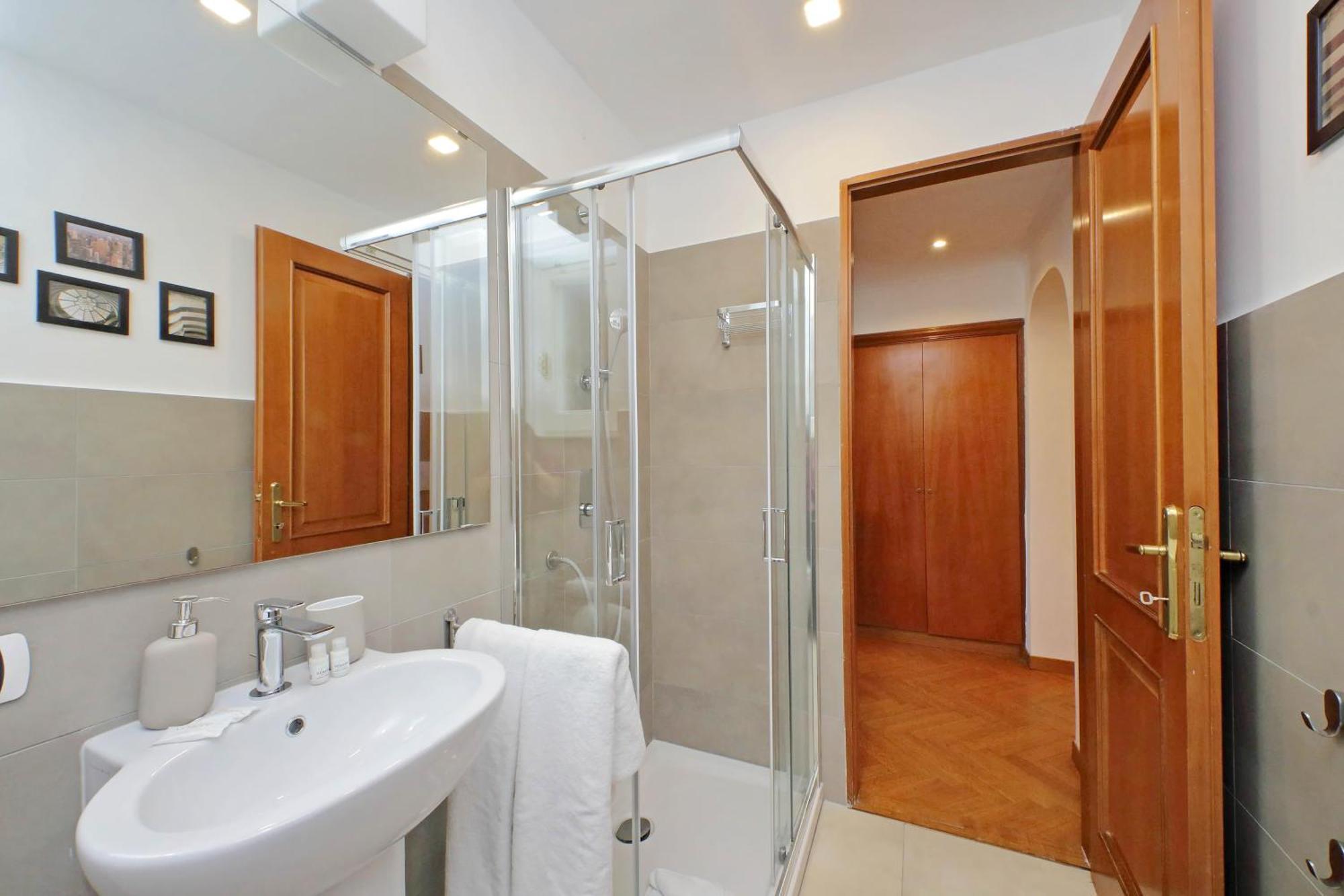 Ych-Comfortable 2 Bedrooms Flat Near Colosseum Řím Exteriér fotografie